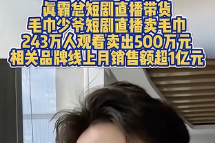 ?张镇麟结束训练后驱车离开 为守候在门口的球迷签名合影